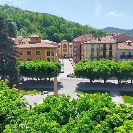 Can Planas Soleado, Amplio Con Vistas Y Parking Sant Joan de les Abadesses Bagian luar foto