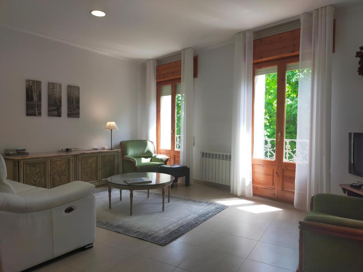 Can Planas Soleado, Amplio Con Vistas Y Parking Sant Joan de les Abadesses Bagian luar foto