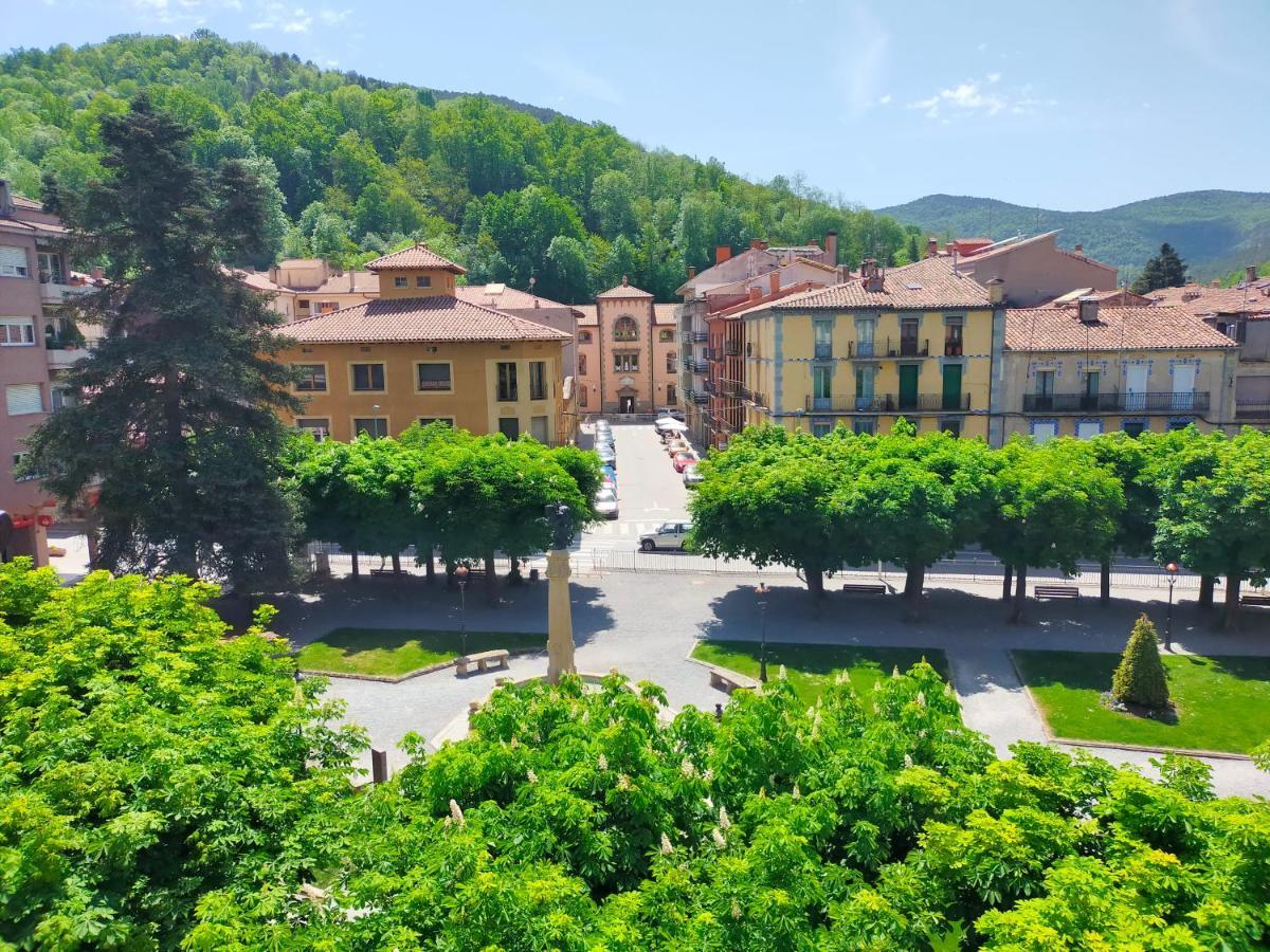 Can Planas Soleado, Amplio Con Vistas Y Parking Sant Joan de les Abadesses Bagian luar foto